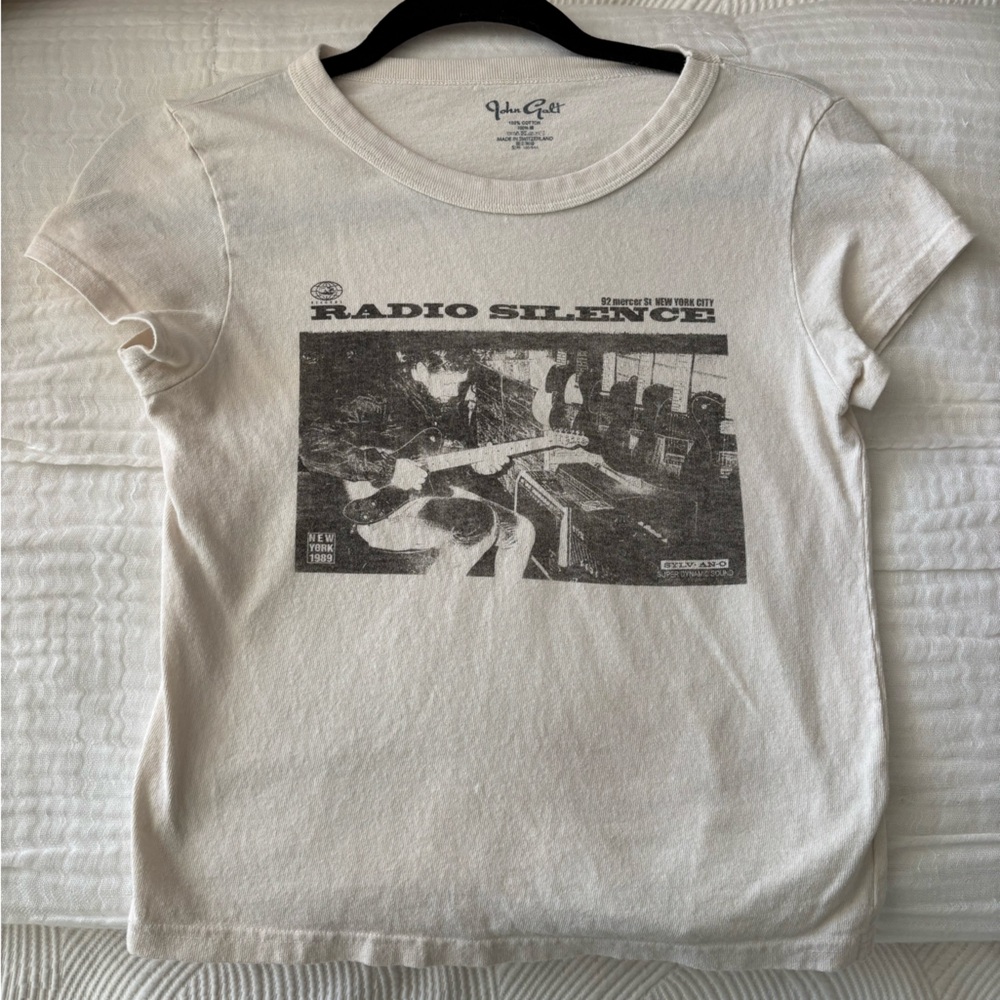 Brandy Melville Radio Silence Cream Graphic T-Shirt
